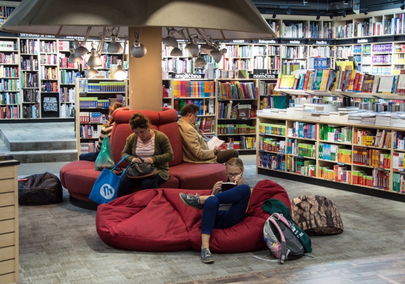 vitrine-ST CYR SUR MER-min_books_bookstore_book_reader_readers_reading_shop_sale_books-849006